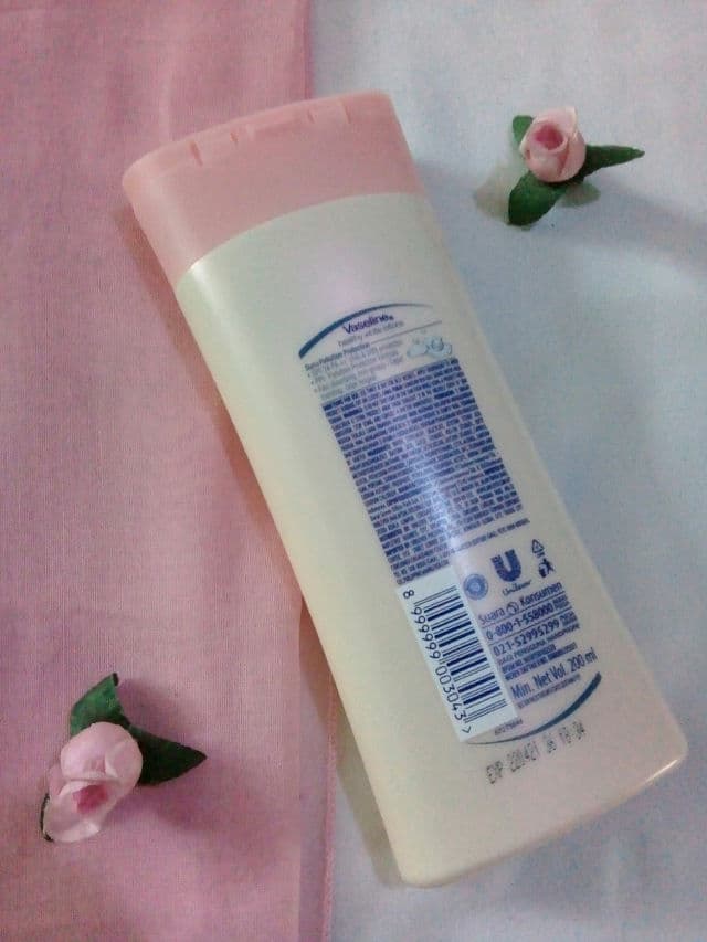 Vaseline Healthy White Sun + Pollution Protection SPF 24 PA+++ review photo by Zulfaa