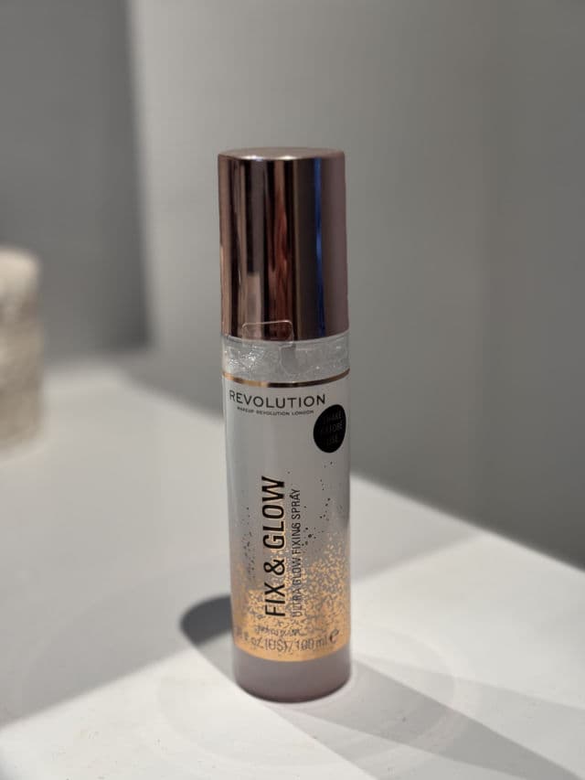 Revolution Beauty Hydrate & Fix Radiance Makeup Fixing Spray review photo by marblek