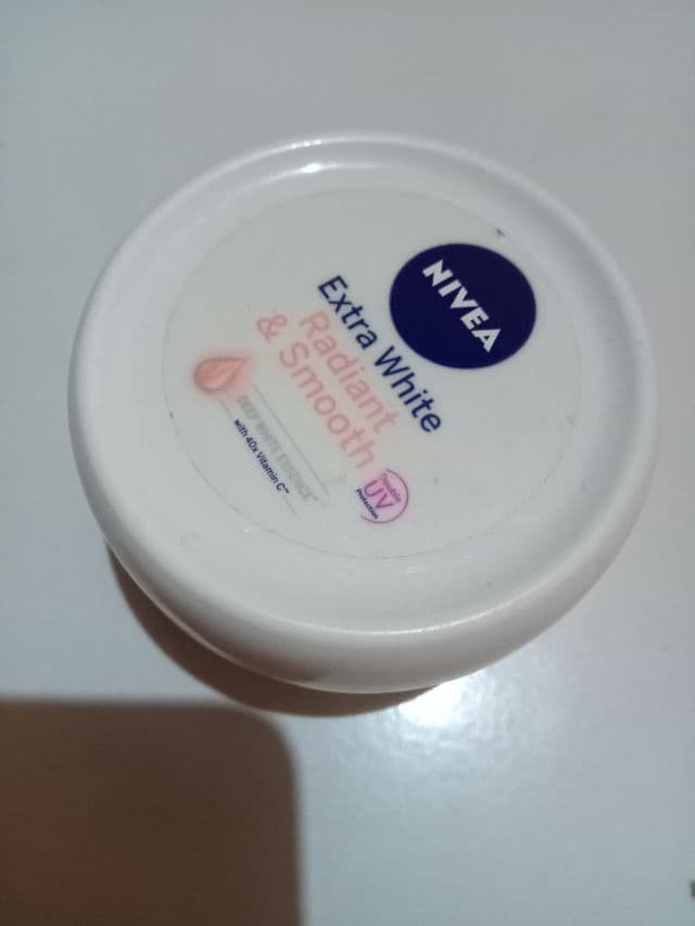 Nivea Extra White Radiant & Smooth Cream review photo by adilkizi