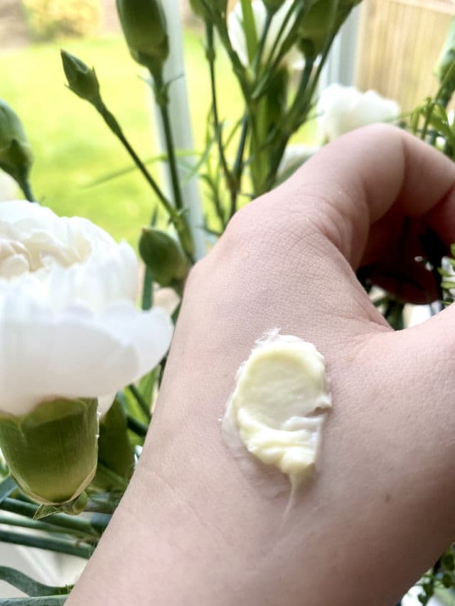 Bobbi Brown Vitamin Enriched Face Base review photo by aimforhealthyskin