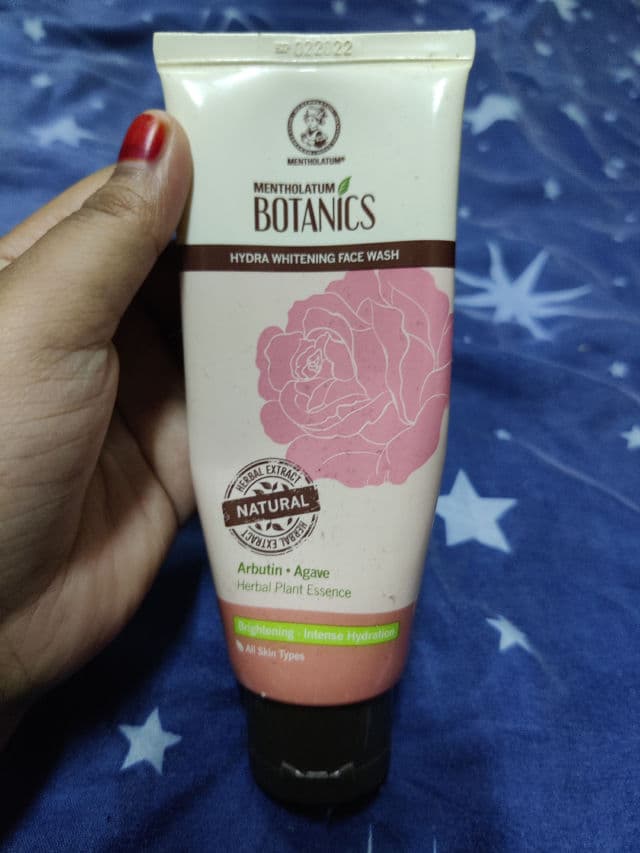 Mentholatum Botanics Hydra Whitening Face Wash review photo by aininsopiaaa