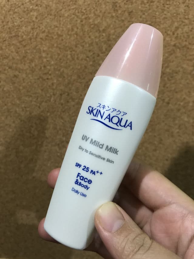 SKIN AQUA UV Mild Milk SPF 25 PA ++ review photo by ajengyf