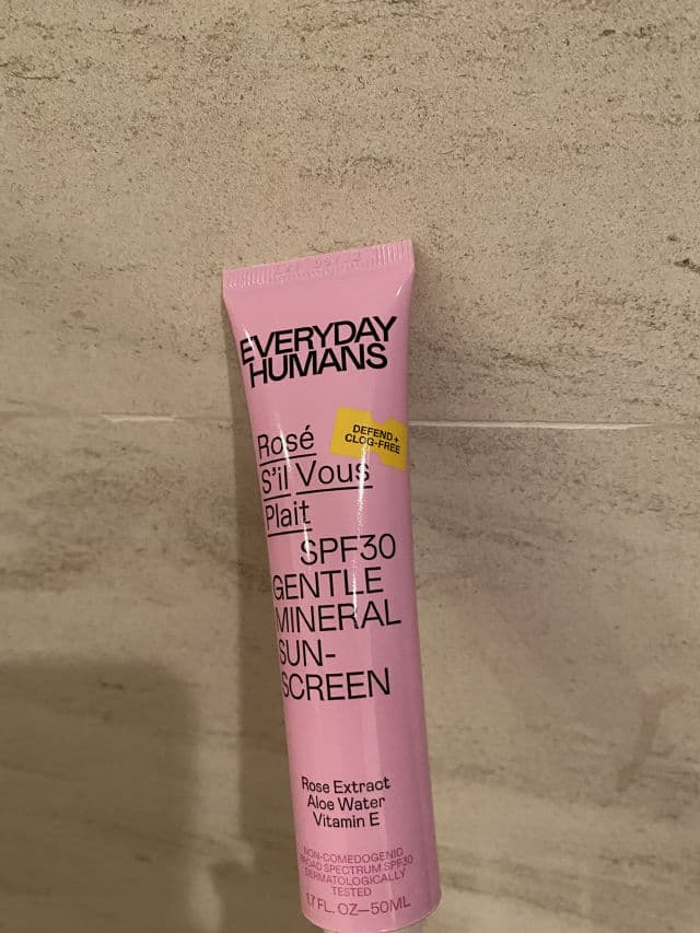 Everyday Humans Rosé S'Il Vous Plait SPF30 Gentle Mineral Sunscreen review photo by akiwiblogs