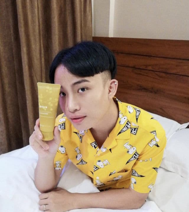 Face Republic Gold Mineral Cleanser review photo by alvin