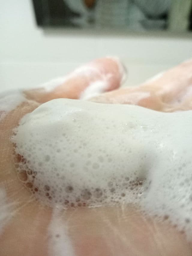 THE FACE SHOP JeJu Volcanic Lava Pore Cleansing Foam (150ml) review photo by ashleyyyy