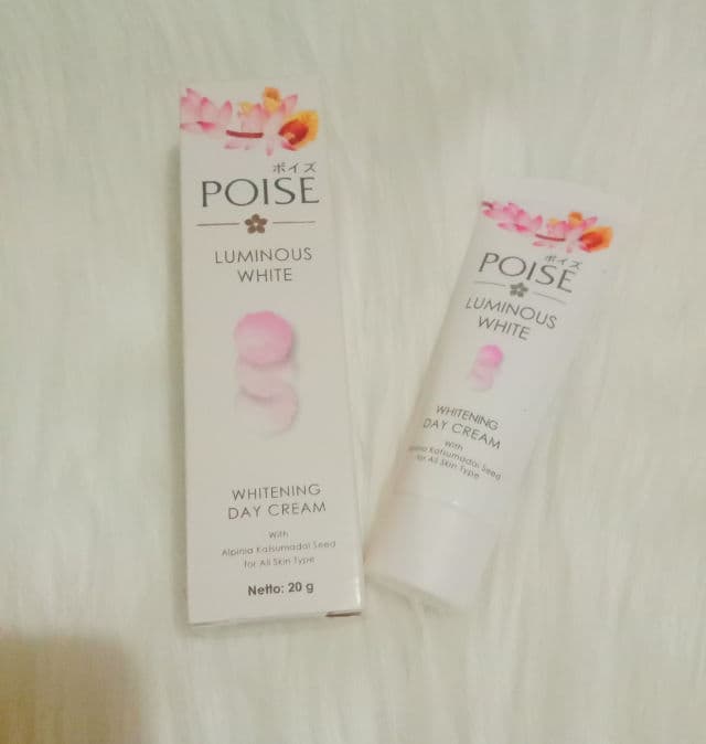 POISE Luminous White Whitening Day Cream SPF 19 review photo by ameliaoktarija
