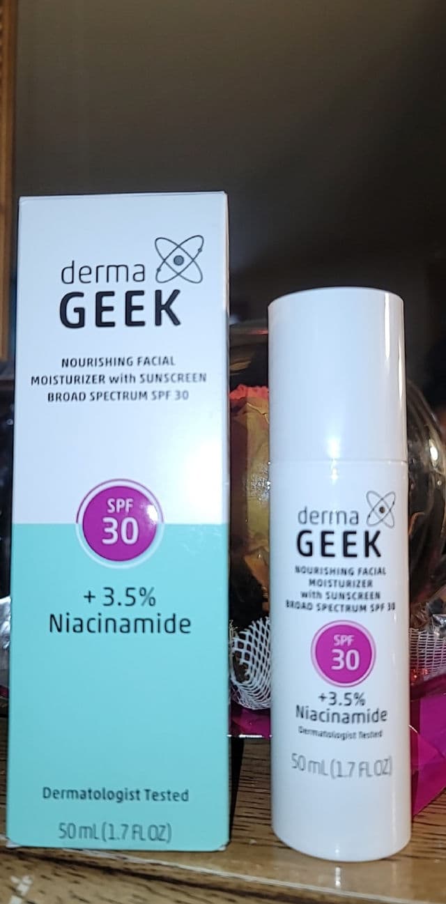 Derma Geek Nourishing Facial Moisturizer with Sunscreen Broad Spectrum SPF 30 review photo by amhyreviews