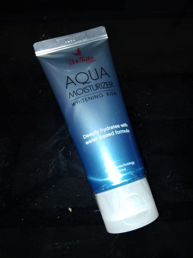 iWhite Korea Aqua Moisturizer Whitening Vita review photo by angegege