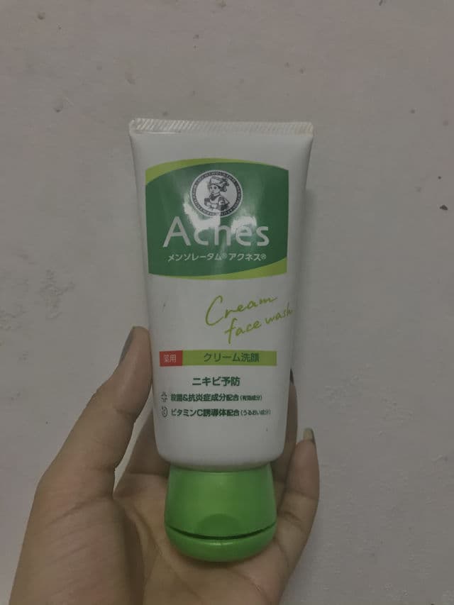 Acnes Acnes Clear and White Creamy Wash 100g review photo by annesv