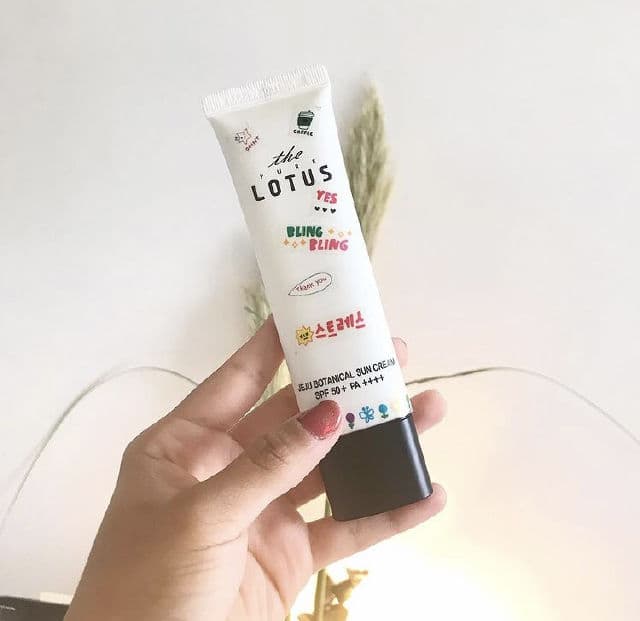 The Pure Lotus Jeju Botanical Sun Cream SPF50+ PA++++ review photo by antarctica
