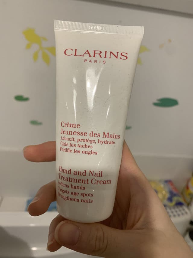 Clarins Hand and Nail Treatment Cream review photo by apricot