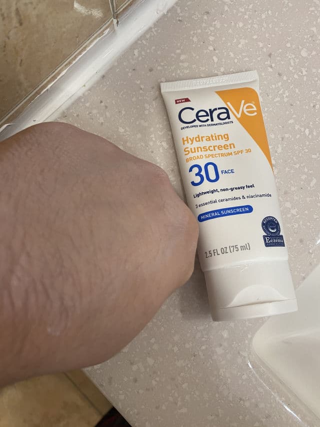 CeraVe Hydrating Sunscreen for Face SPF 30 review photo by argtim