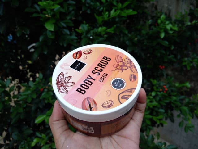 Scarlett Whitening Body Scrub Coffee review photo by arintasetia