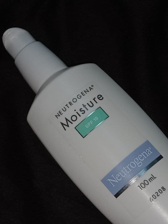 Neutrogena Moisture SPF15 review photo by ashareview