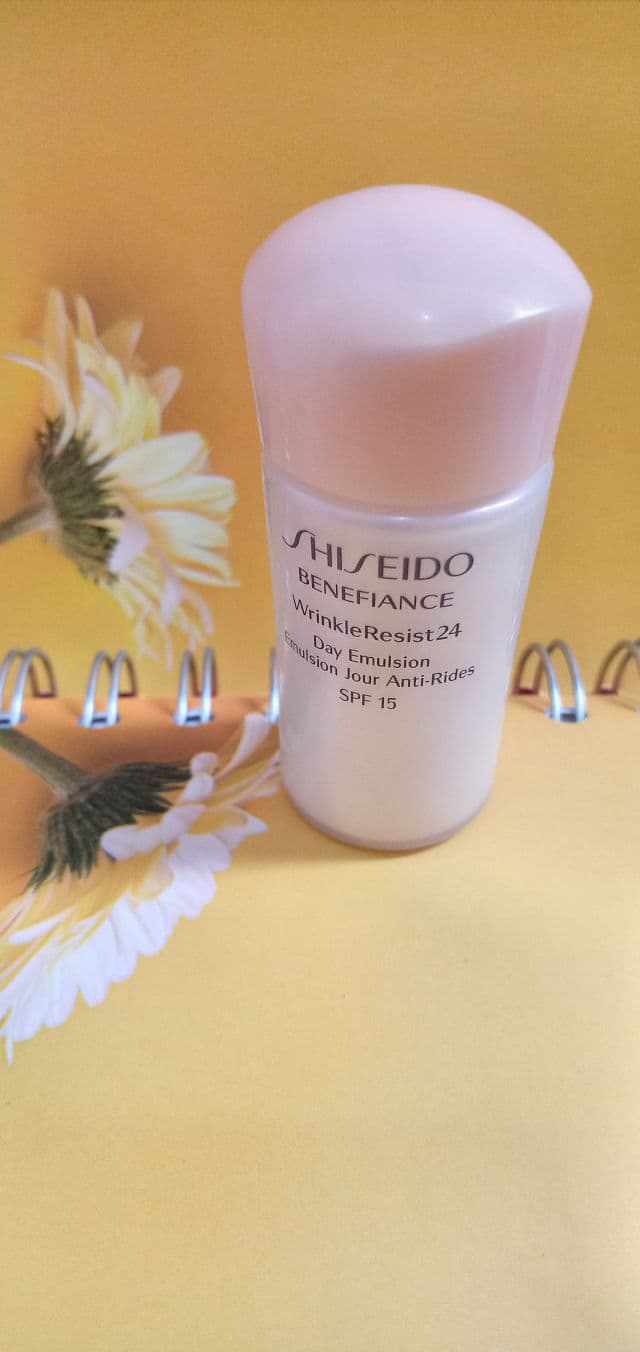 Shiseido Benefiance WrinkleResist24 Day Emulsion SPF 15 review photo by aubreyputt