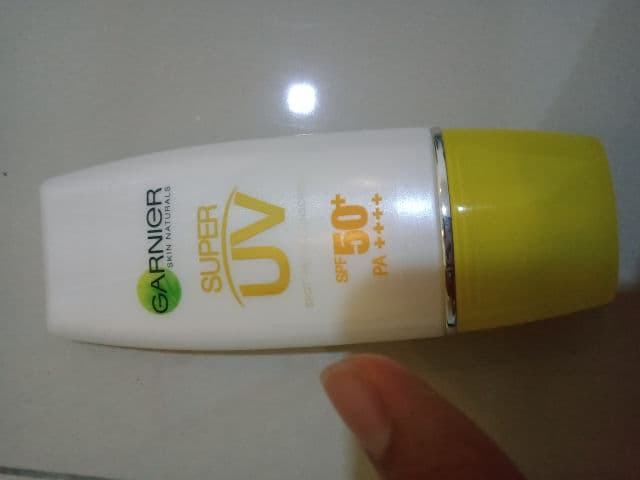 Garnier Skin Naturals Light Super UV SPF50 review photo by pparuhwaktu