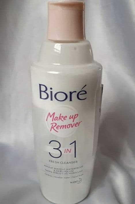 Biore 3 Fusion Milk Cleansing Makeup Remover (Pure Hydration) review photo by auliaasaf