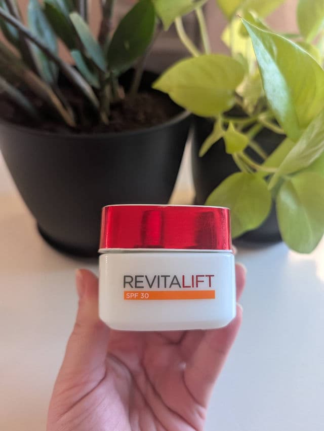 Loreal Revitalift Day Cream SPF 30 review photo by Narcisaorganica