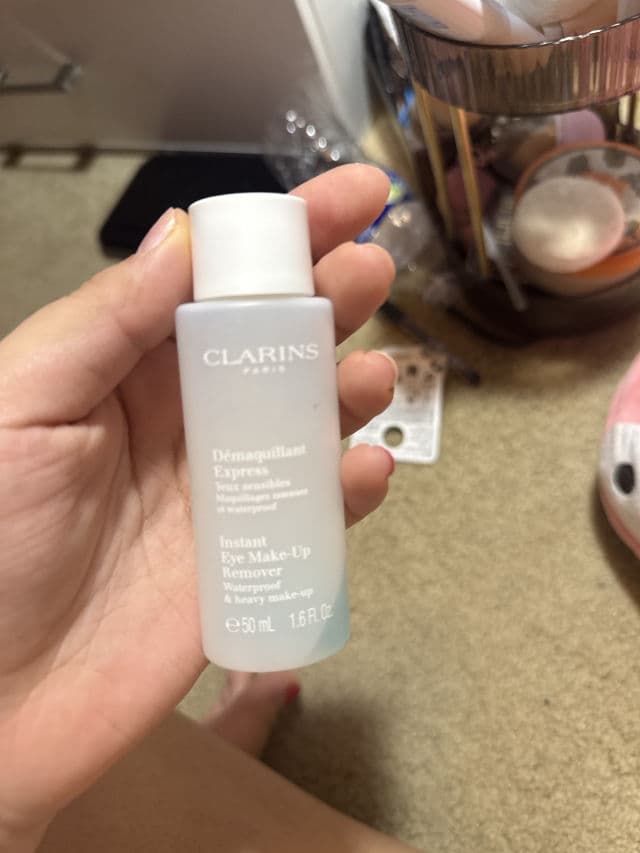 Clarins Instant Eye Make-Up Remover review photo by Jika