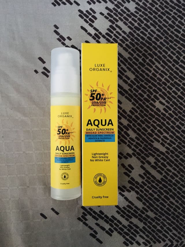 Luxe Organix SPF 50+ PA+++ UVA/UVB Protection Aqua Daily Sunscreen review photo by bananaisme