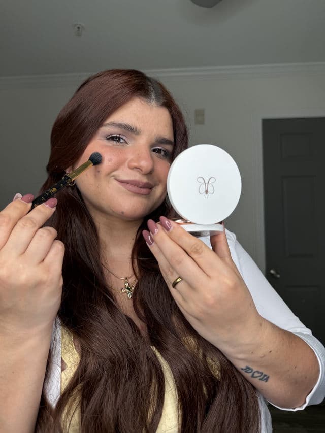 Anastasia Beverly Hills Glow Seeker Highlighter review photo by leomaralarcon