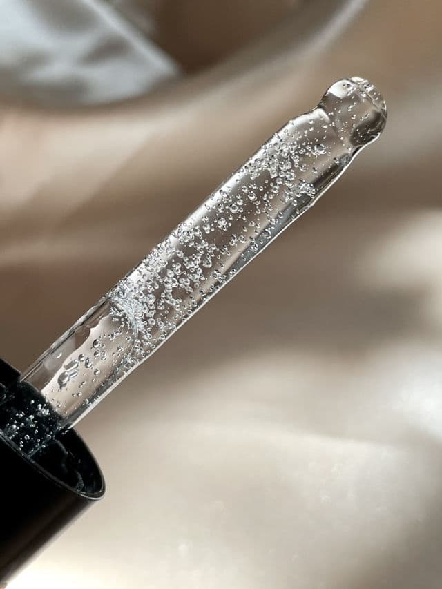 Gratitude Bar Bright Drops - Alpha Arbutin Hyaluronic Acid Vitamin B3 Brightening Serum review photo by beadoesskincare