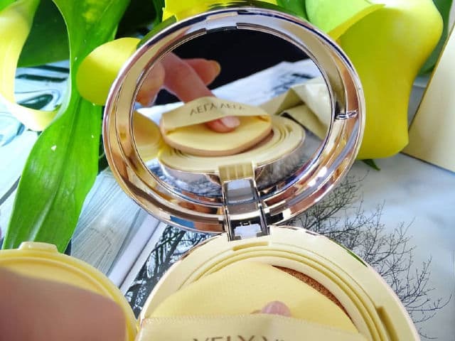 Vely Vely Aura Honey Glow Cushion Foundation SPF 50+ review photo by beautyfriya