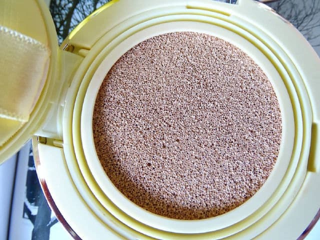 Vely Vely Aura Honey Glow Cushion Foundation SPF 50+ review photo by beautyfriya