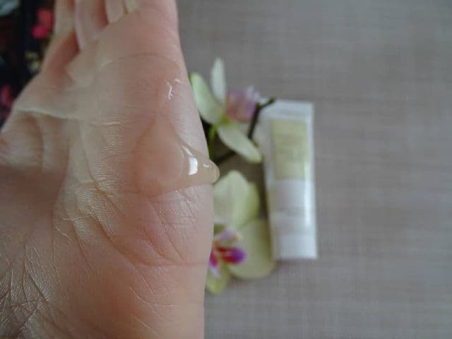 Korres White Tea Facial Fluid Gel Cleanser review photo by beautyfriya