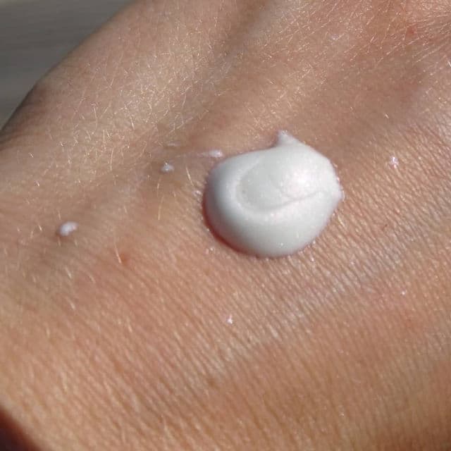 Vely Vely Aura Pearl Base review photo by beautyfriya