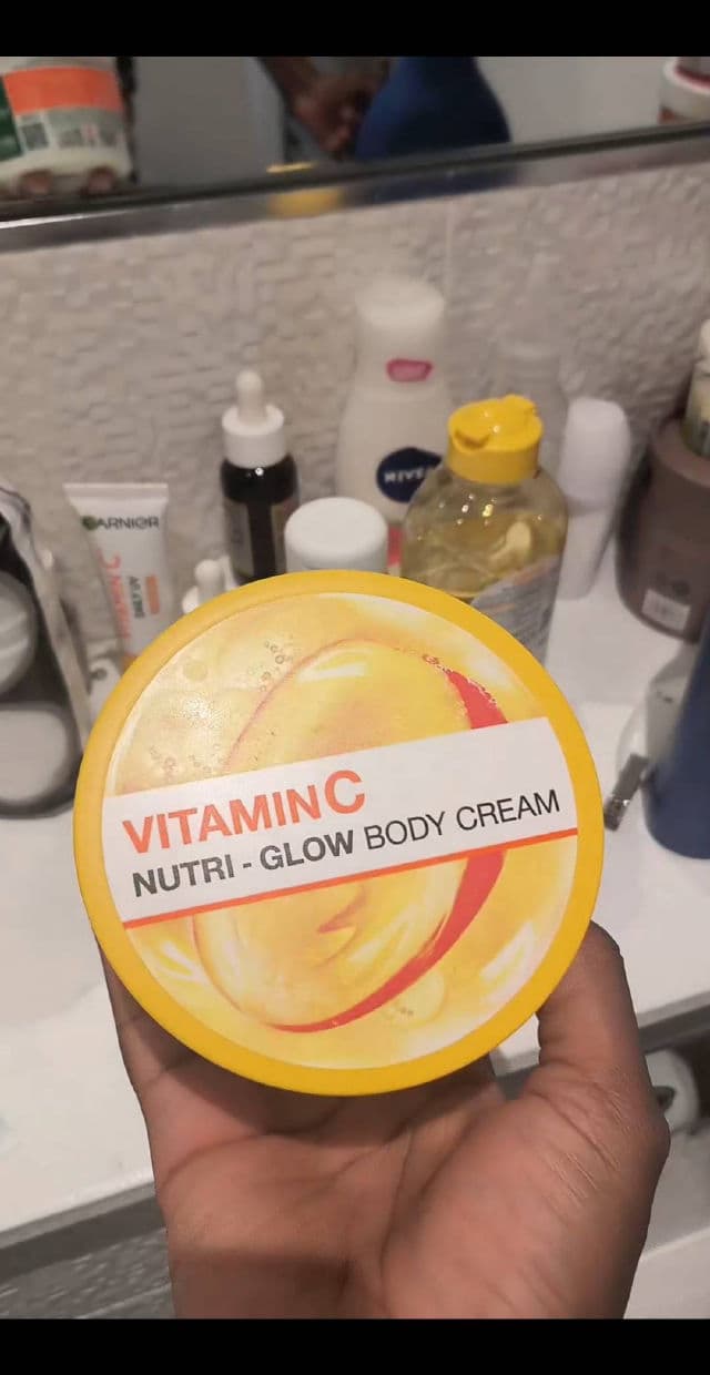 Garnier Body Superfood Nutri Glow Body Cream Vitamin C + Mango review photo by Obikels