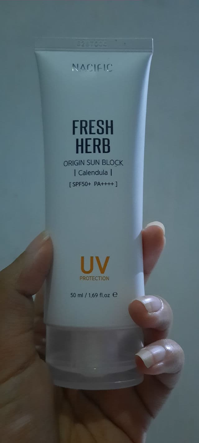 Nacific Fresh Herb Origin Sunblock Calendula SPF50+ PA++++  review photo by biashujan