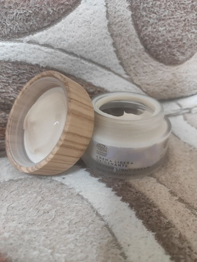 Naobay Detox Oxygen Light Cream review photo by biobeautytips