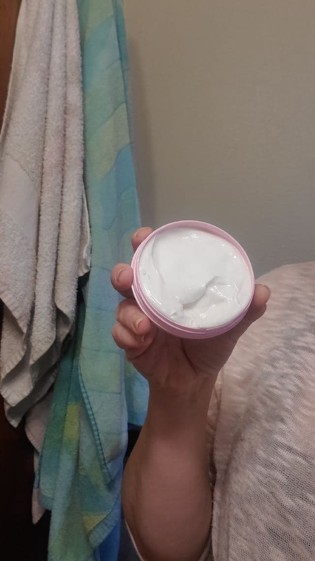 Dove Nourishing Body Care Beauty Cream review photo by beautybonnebeth