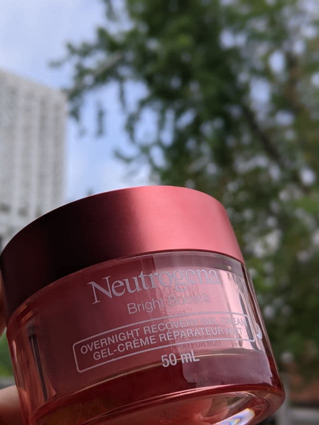 Neutrogena Bright Boost Brightening Gel Moisturizing Face Cream review photo by boopsgoops