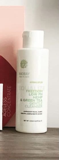 Naobay Equalize Freedom Low PH Hemp & Green Tea Gentle Cleanser review photo by bottomoftheboxbeauty