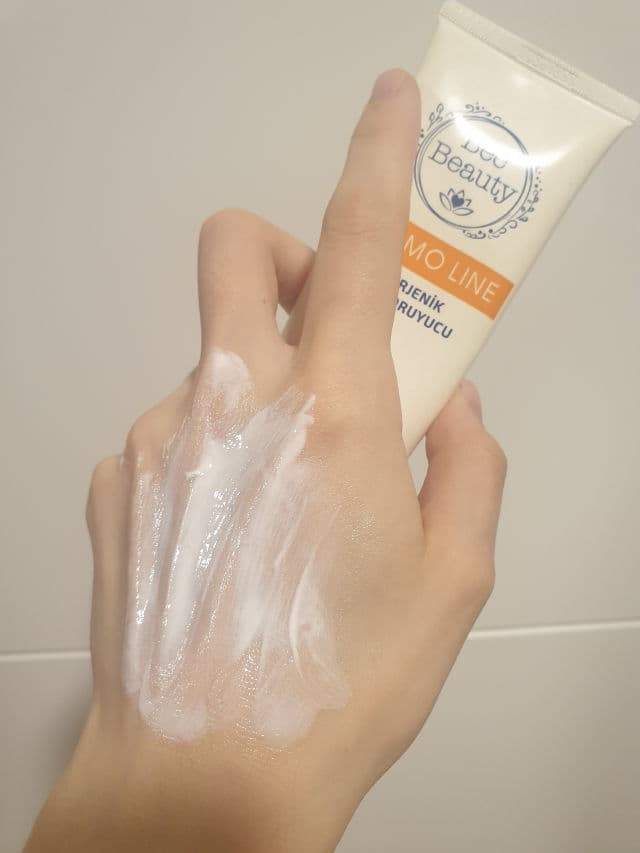 Bee Beauty Hypoallergenic Sun Protection Face Cream SPF 50+ review photo by butterflyskin