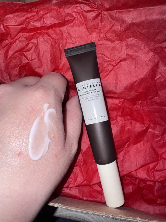 SKIN1004 Madagascar Centella Probio-Cica Bakuchiol Eye Cream review photo by sorinadumitru08