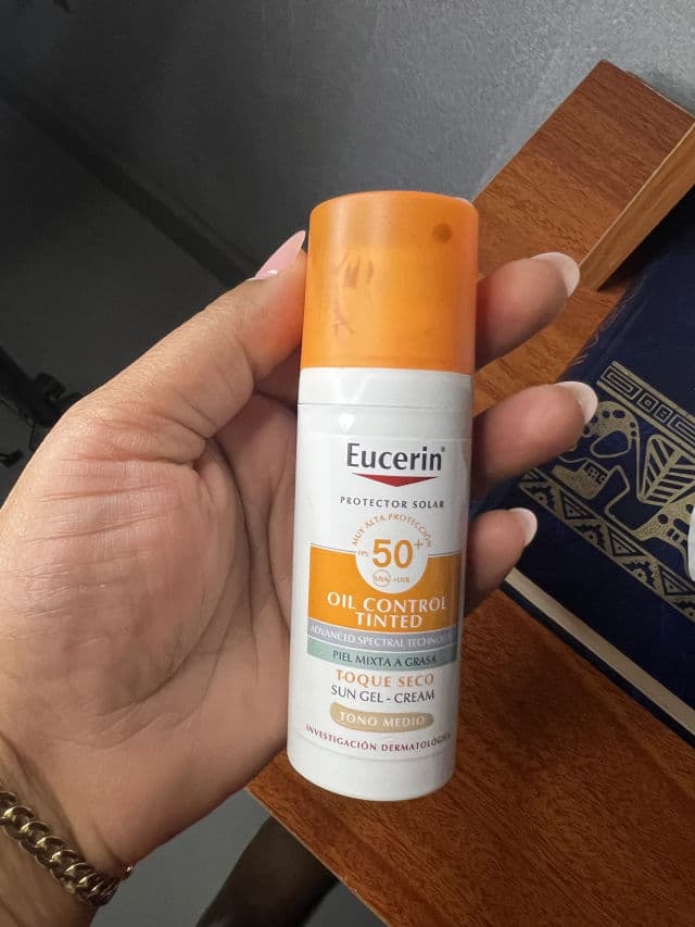 Eucerin Sun Creme Sensitive Protect SPF 30 review photo by Eridania29