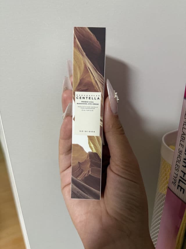 SKIN1004 Madagascar Centella Probio-Cica Bakuchiol Eye Cream review photo by AlvesGabi