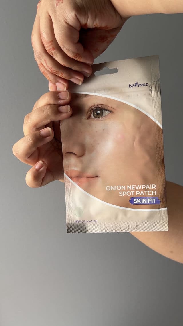 ISNTREE Onion Newpair Spot Patch - Skin Fit review photo by Roshani