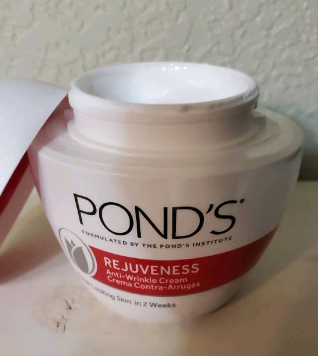 Pond's Rejuveness Anti-Wrinkle Cream review photo by tryingitwithCassie