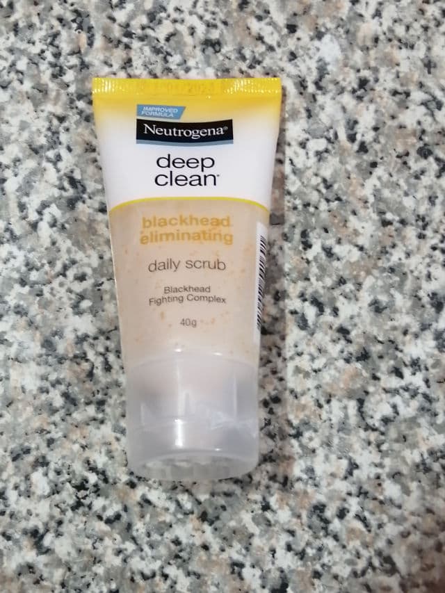 Neutrogena Deep Clean Blackhead Eliminating Daily Scrub review photo by callistataylor
