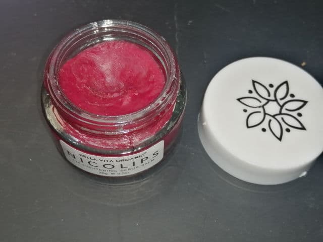 Bella Vita Organic NicoLips Lip Lightening Scrub Balm review photo by callistataylor