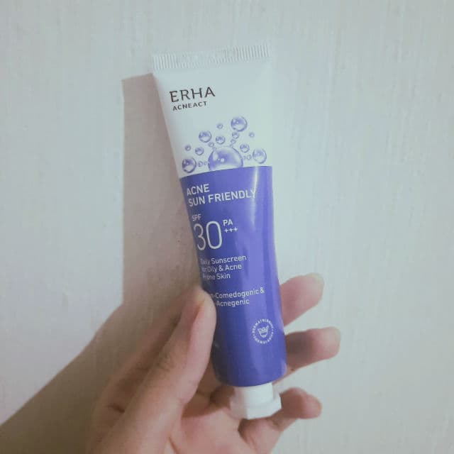 ERHA Acne Care Lab Sun Friendly SPF 30 PA+++ review photo by chemicalconscious