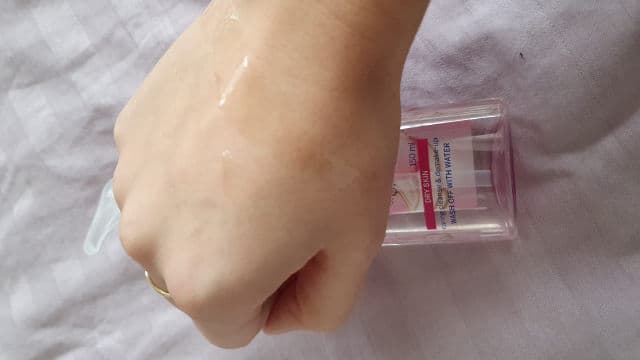 Nivea Nourishing Cleansing Oil with Natural Macadamia Oil review photo by christyn