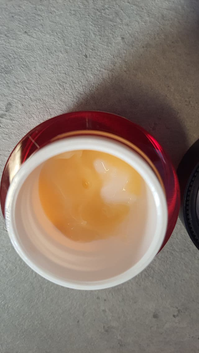 The Body Shop Vitamin C Glow Boosting Moisturizer review photo by ciszkaay