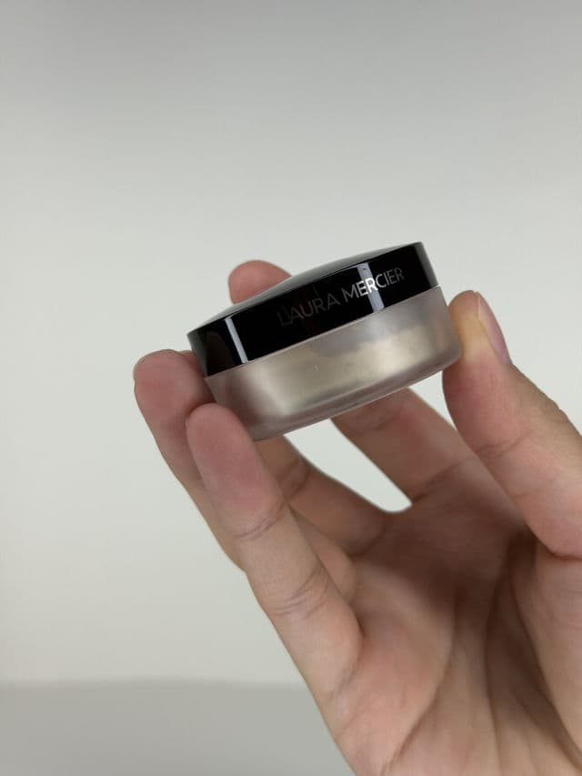 Laura Mercier Translucent Loose Setting Powder - Glow review photo by BeautyAidana