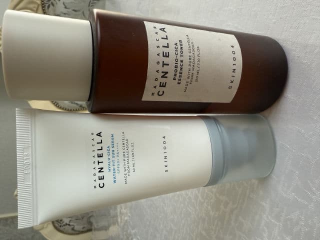 SKIN1004 Madagascar Centella Tone Brightening Tone-Up Sunscreen SPF50+ PA++++ review photo by Karakat