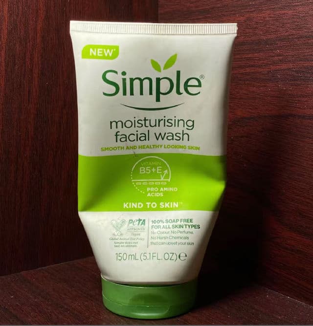 Simple Kind to Skin Moisturising Face Wash with Vitamin B5+E review photo by chrispearl18